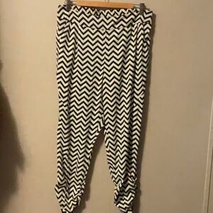 Chevron Patterned Ankle Pants